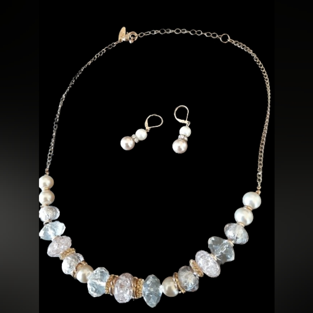 NY&C - Gorgeous set of clear and light pink beads necklace w/ matching earrings